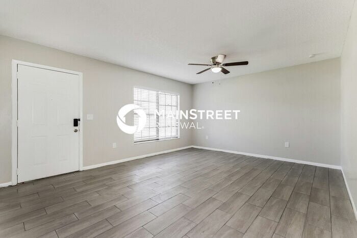 Foto principal - 4 Bedroom Pet-Friendly Home in LAKELAND, F...