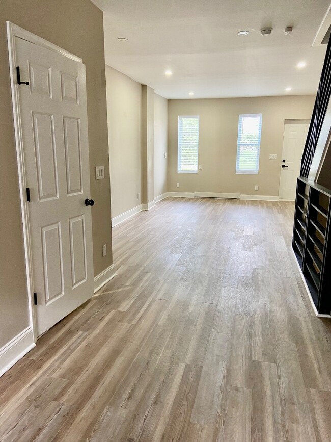 Photo - 2306 N Myrtlewood St House