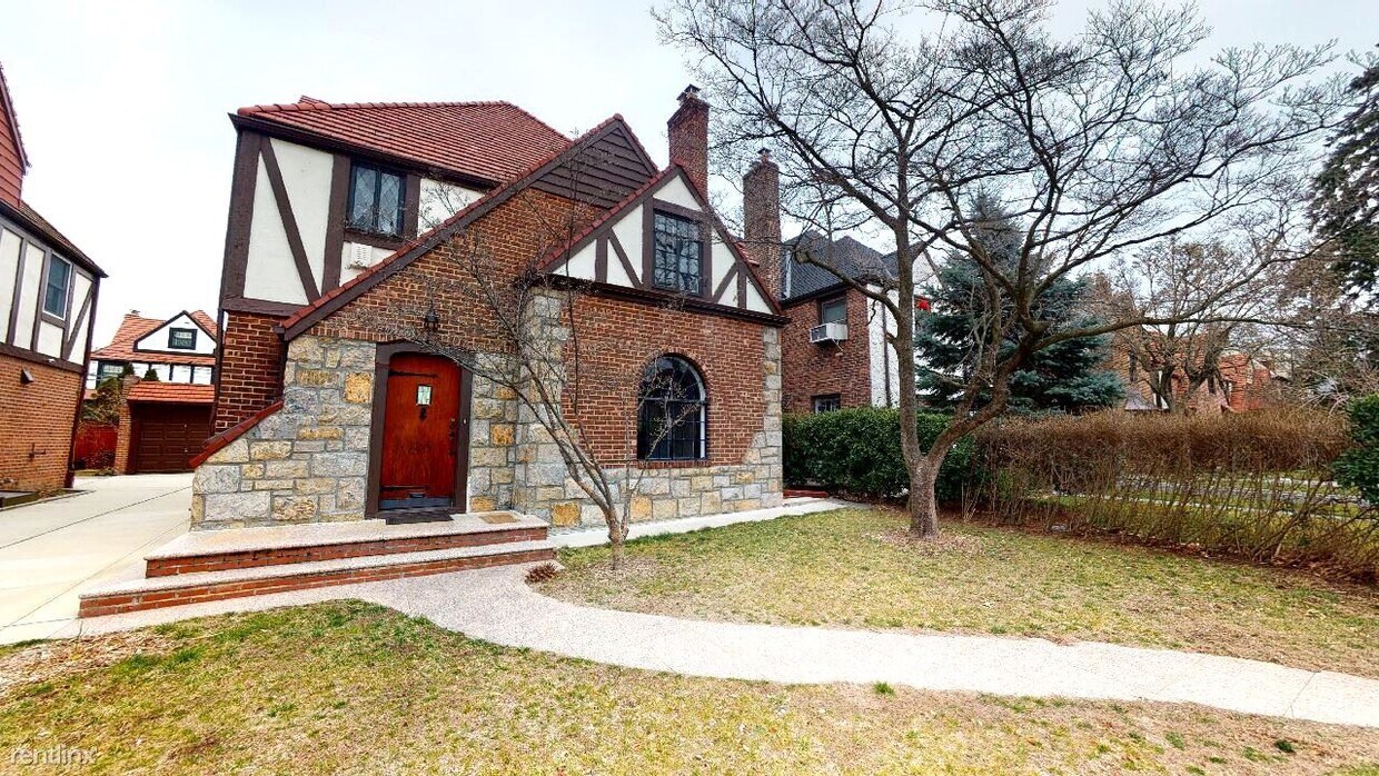 Primary Photo - 4 br, 2.5 bath House - 6915 Ingram St House
