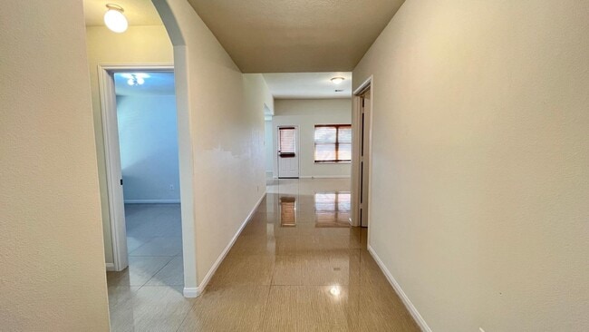 Foto del edificio - 6906 Clover Walk Ln