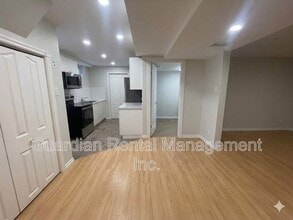 Building Photo - 2606 Woodlawn Ave