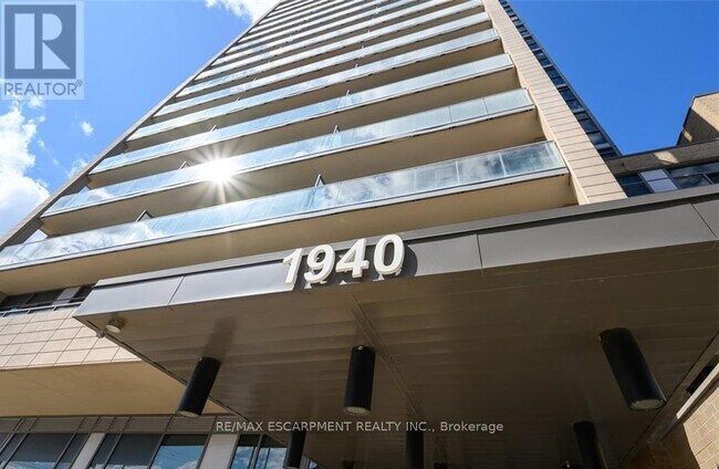 Photo du bâtiment - 1940 Ironstone Dr