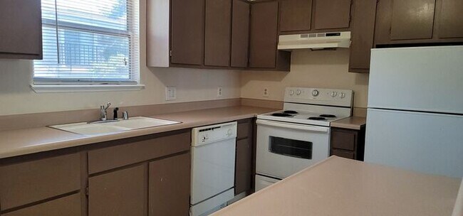 Building Photo - 3267 Reno Vista Dr