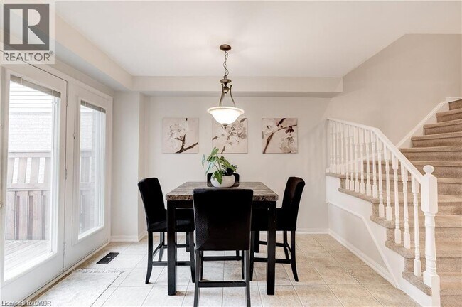 Photo du bâtiment - 1004 Donnelly St