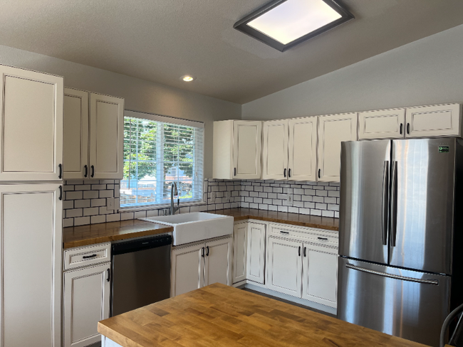 Foto del edificio - 1045 N Shannon Ln