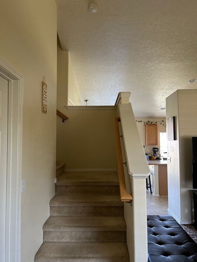 Building Photo - Boise Home in Forest Glen Subdivision | Sp...