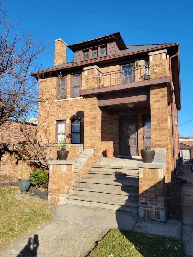 1027 Washington St, Dearborn, MI 48124 Townhome Rentals in Dearborn