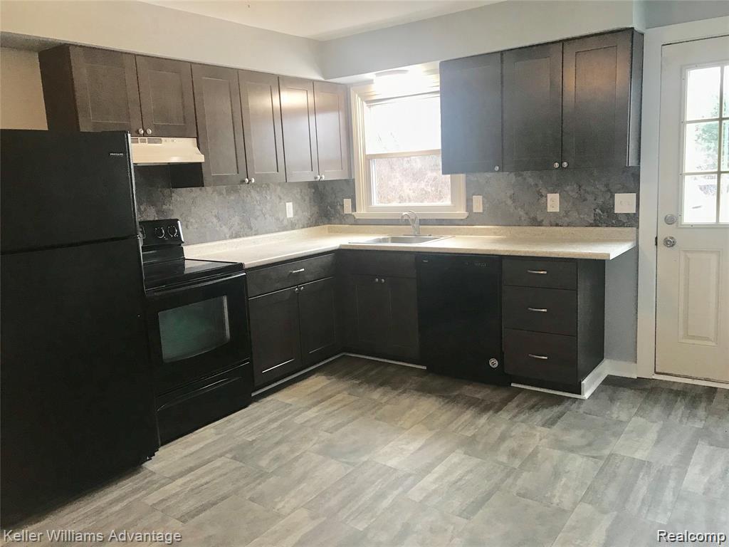 Kitchen - 3373 Van Dyke Rd