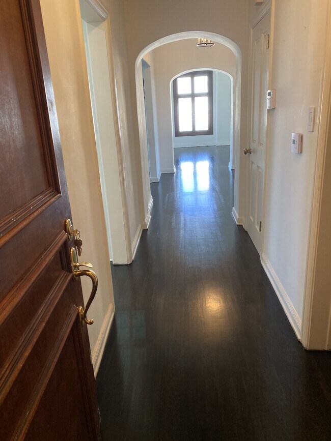 Foto del edificio - 316 N Rossmore Ave