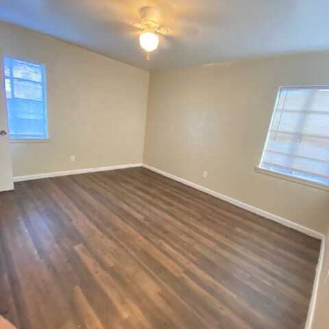 Foto del edificio - 4801 Canton Ave