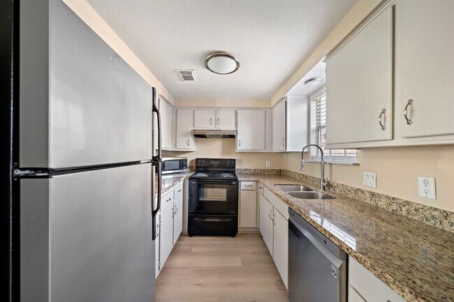 Foto del edificio - 11710 Southlake Dr