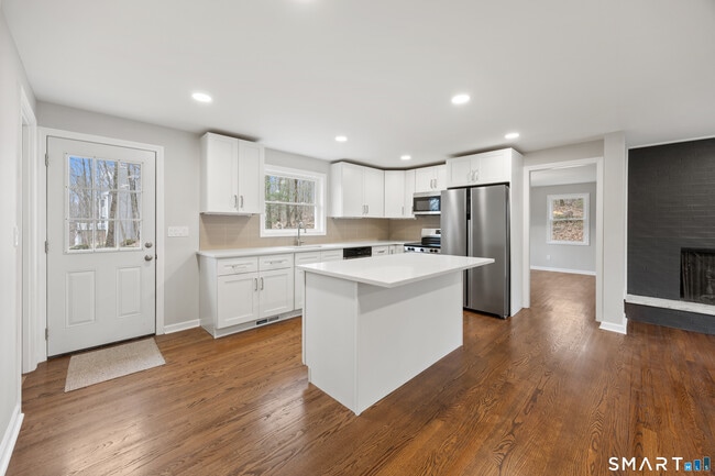 Building Photo - 90 Troiano Rd