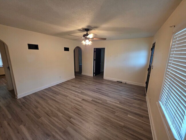 Foto del edificio - Cute & Cozy 2 Bedroom Home for Rent