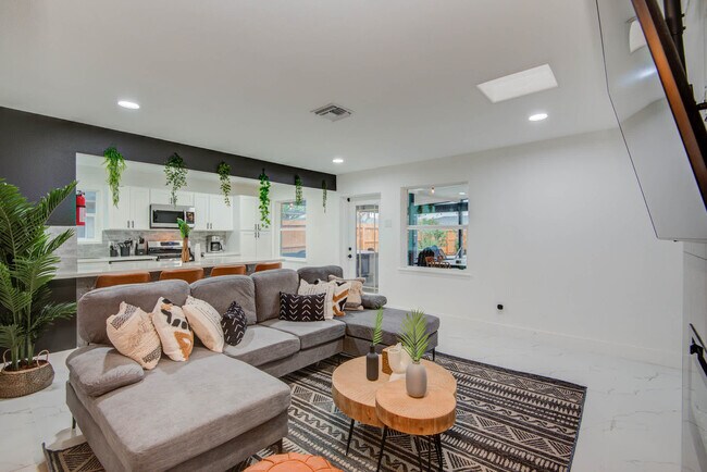 Foto del edificio - 9406 Opelika St