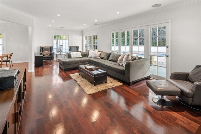 Living room - 4263 Mooncrest Pl