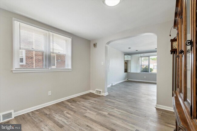 Building Photo - 1808 Tustin St