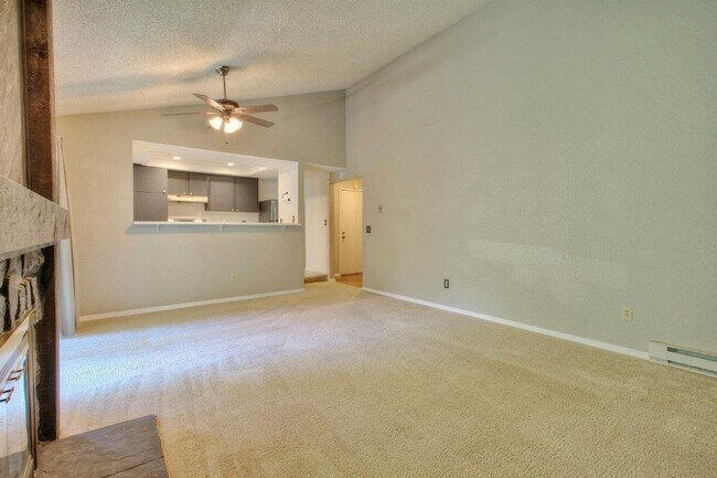 Building Photo - Beautiful 2 Bed 1.75 Bath Home!
