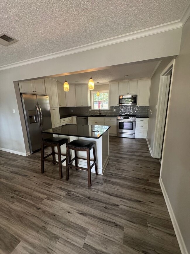 Foto del edificio - 2608 Hurricane Lake Rd