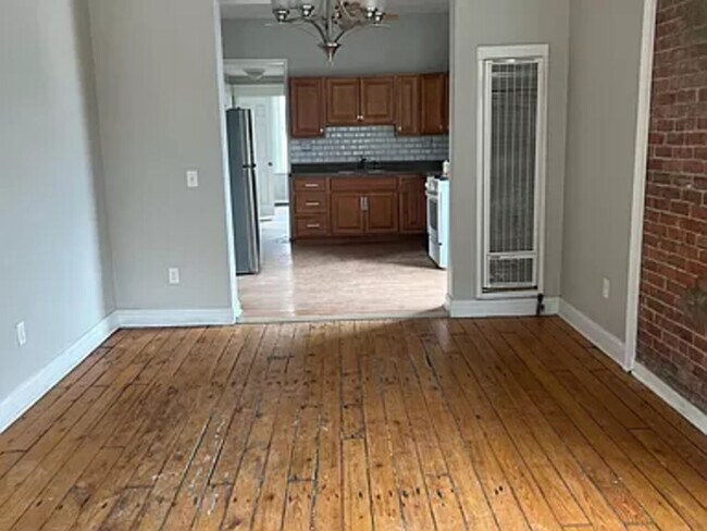 Building Photo - 217 4th St