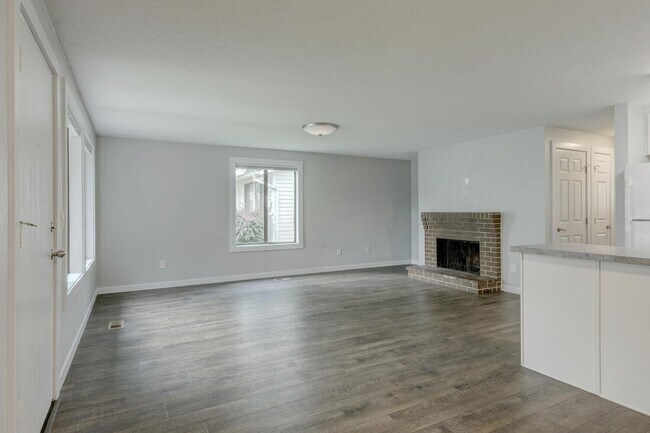 Building Photo - Completely Remodeled 2 bedroom Duplex with...