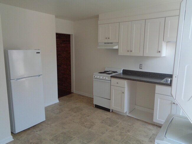 Building Photo - 4023 Falls Rd