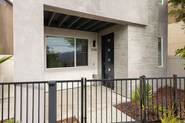 Building Photo - Beautifully Updated 3-Bedroom Detached hom...