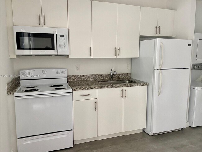Building Photo - 3051 SW 27th Ln