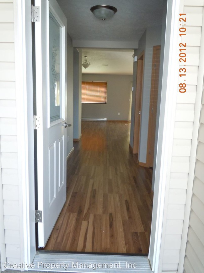 Building Photo - 2 br, 2 bath Apartment - 1411-  35th Ave SE
