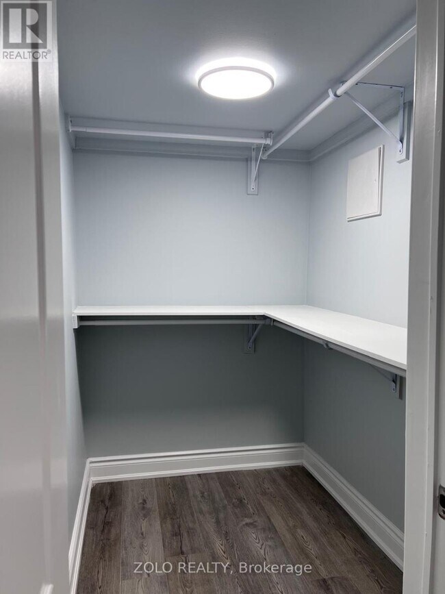 Building Photo - 239 Rockledge Dr