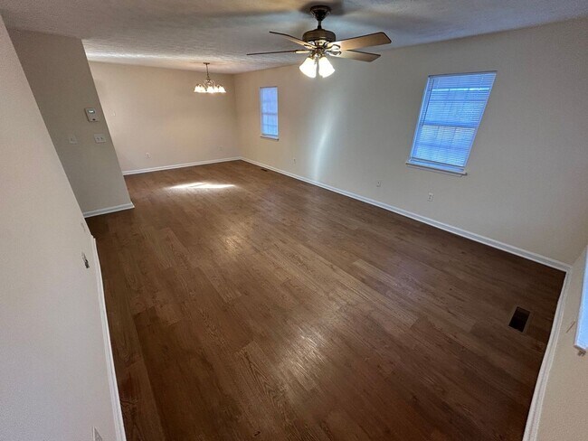 Foto del edificio - Leasing for Immediate Move-In!