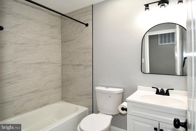 Building Photo - 2101 Norlinda Ave