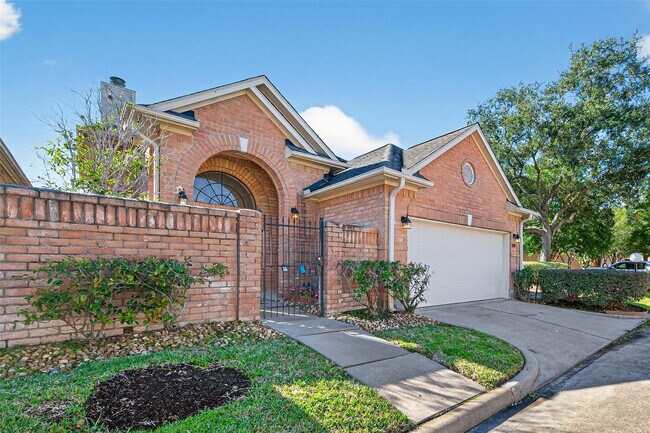 Building Photo - 8023 Oakwood Hollow St