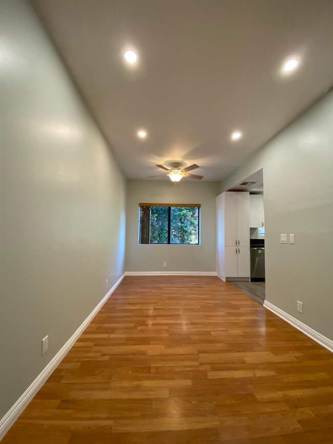 Shared Dining Room - 7515 Winnetka Ave