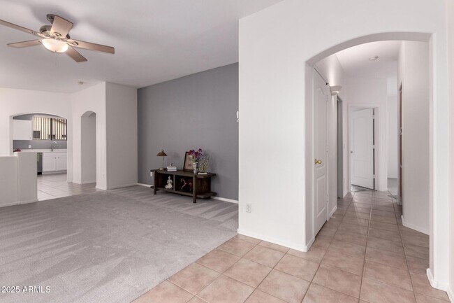 Foto del edificio - 12526 W Bird Ln