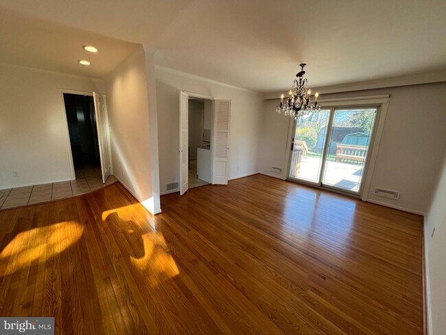 Building Photo - 1303 Pine Ridge Ln