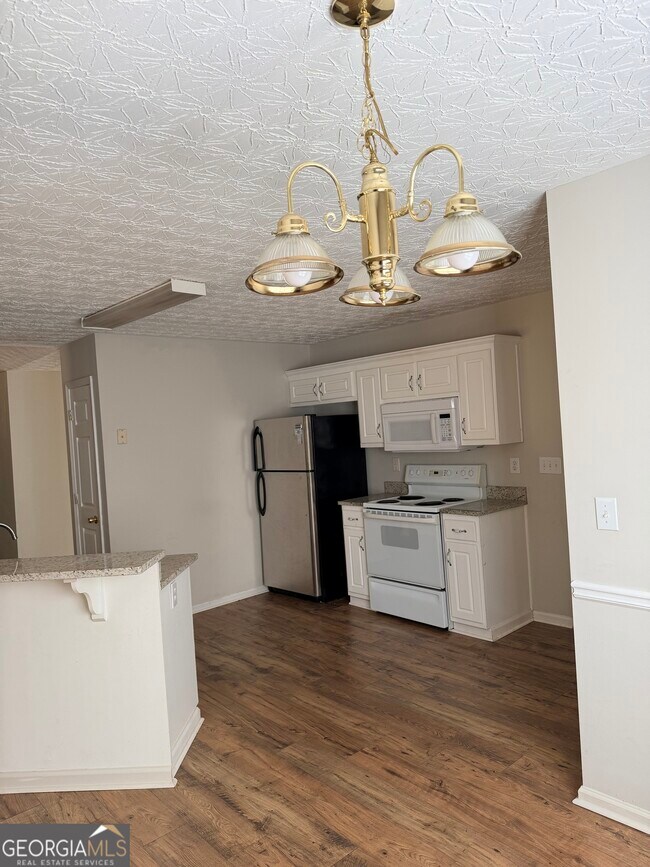 Foto del edificio - 128 Shadowbrooke Cir SW