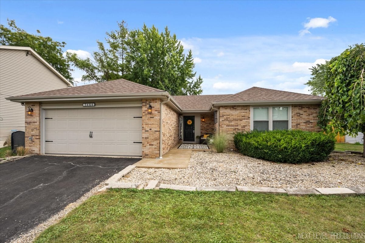 Photo - 3484 Fox Hill Rd (Aurora, IL)