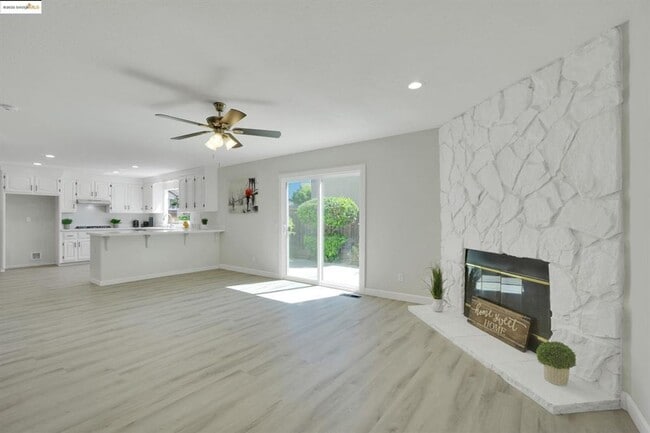 Building Photo - GREAT CUL DE SAC LOCATION IN PRIME TRACY N...