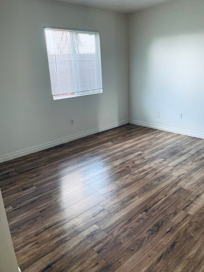 Foto del edificio - 15320 Perris Blvd