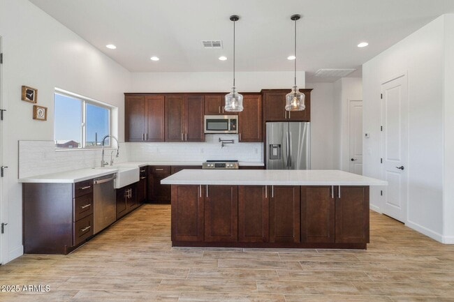 Foto del edificio - 48126 N Coyote Pass Rd