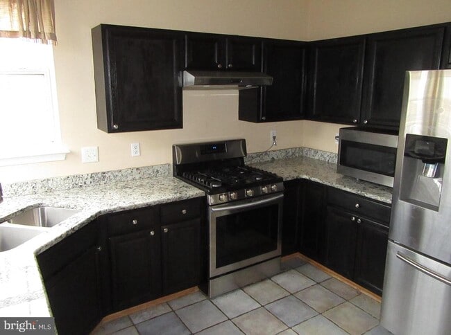 Building Photo - 26 Lotus Cir N