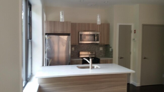 Foto del edificio - 3279 33rd St