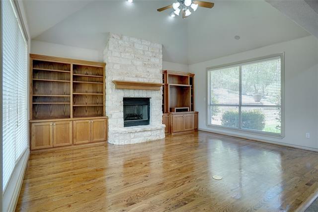 Building Photo - 15060 Golf Dr
