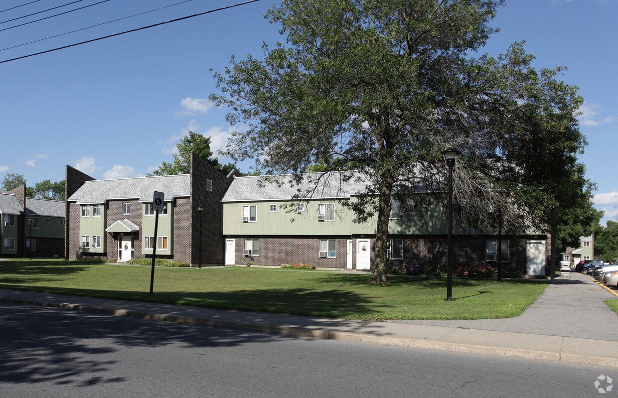 La Rose Gardens Apartments in Glens Falls, NY