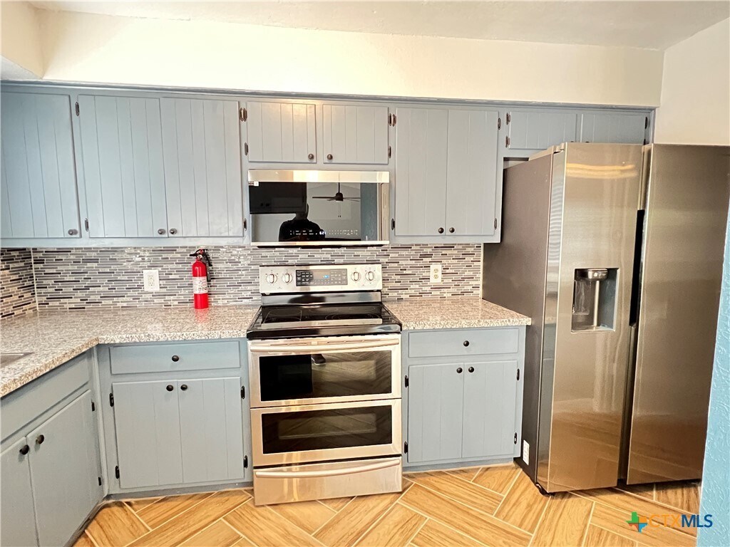 Foto del edificio - 1419 Hyridge Cir