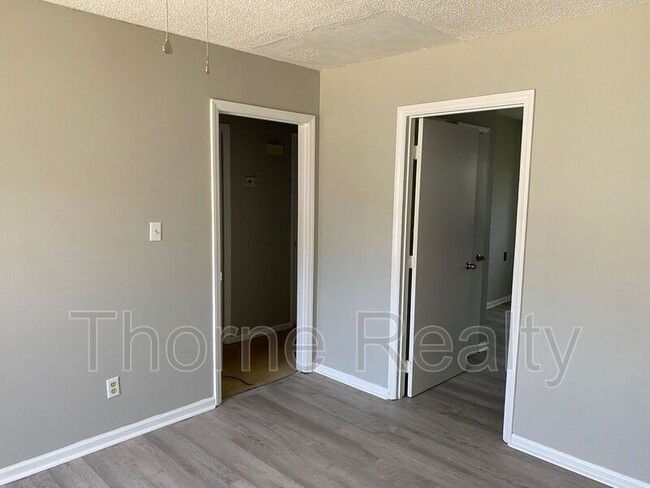 Foto del edificio - 501 Exchange Ln