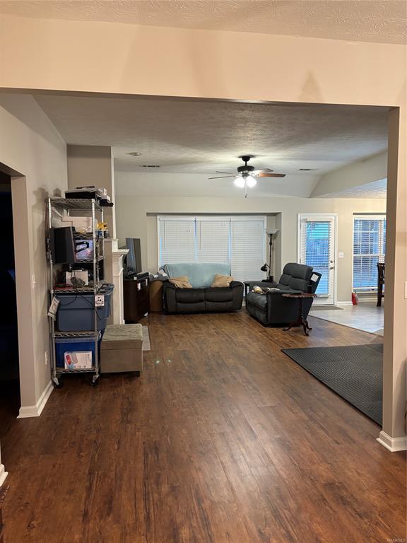 Foto del edificio - 1136 Hallwood Ln