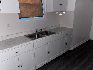 Foto del edificio - 9591 Mark Twain St