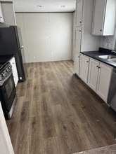 Building Photo - 72 Hunters Rill