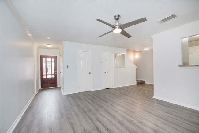 Foto del edificio - 9610 Elmview Pl